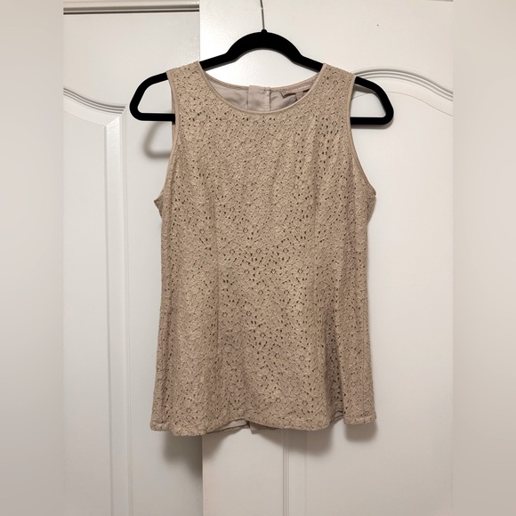 Banana Republic lace sleeveless top with gold sheen - Size 4 - Picture 1 of 3